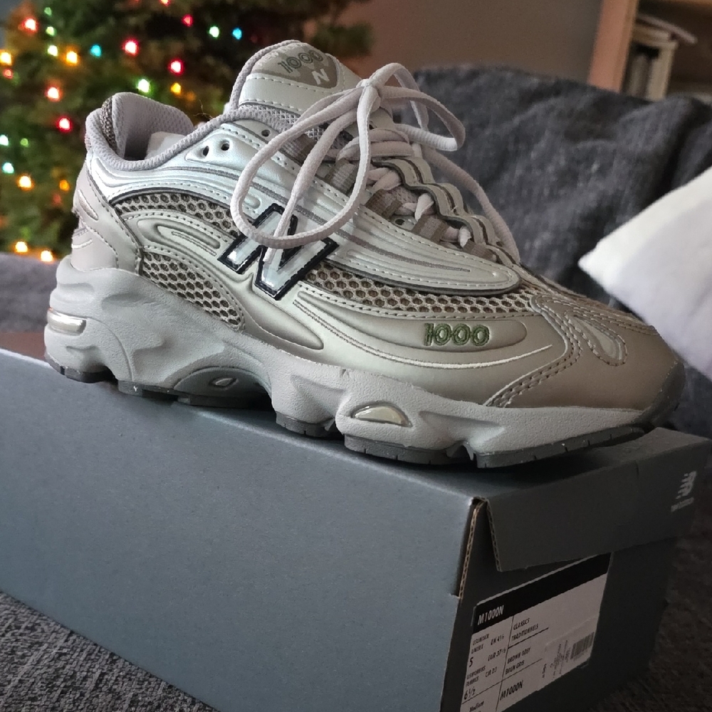 New Balance 1000 - Size 6.5